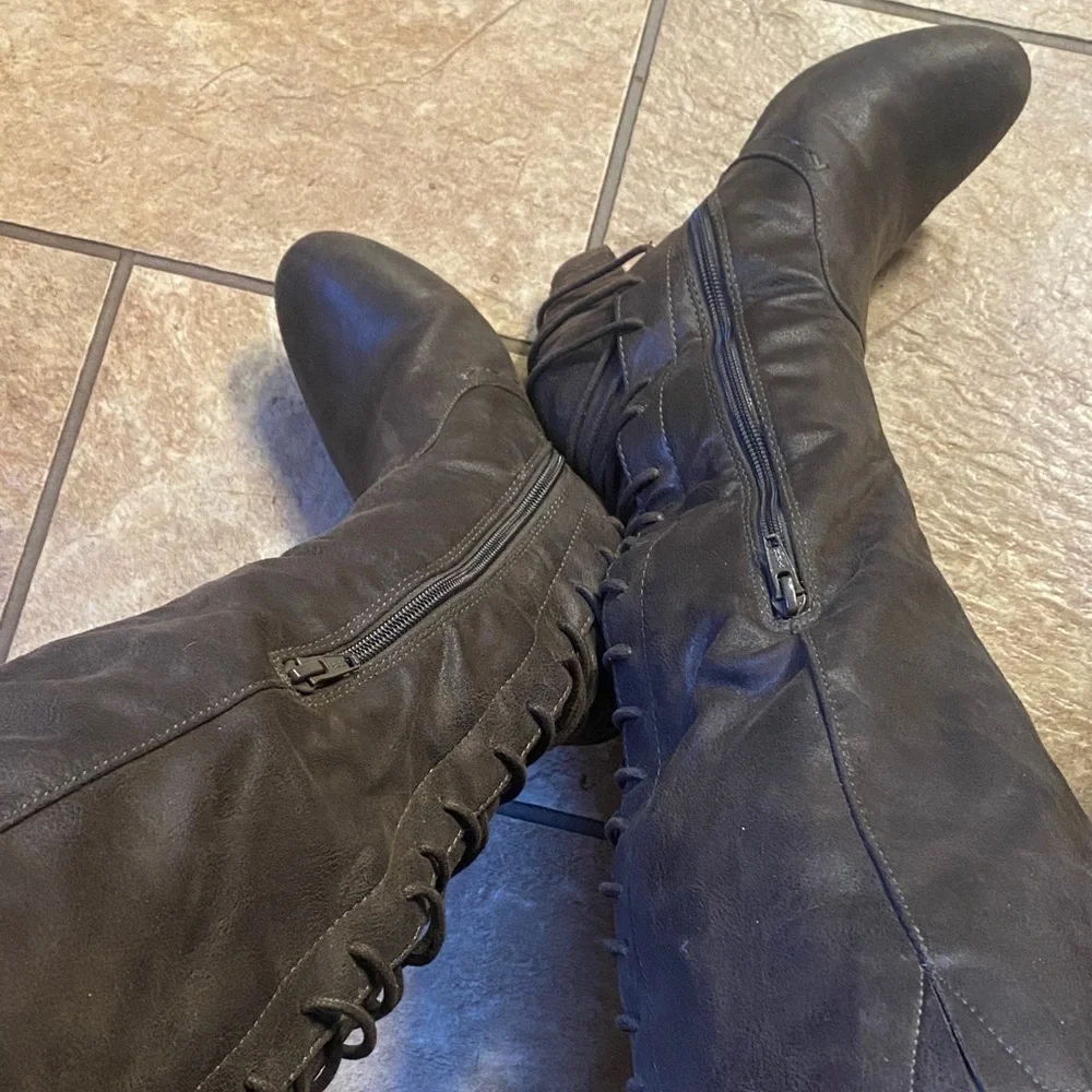 Slouchy Chocolate Brown Over the Knee Size 8 Decorated Boots Collegiate
